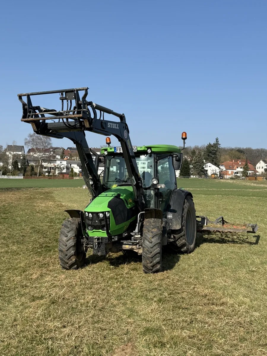 Agriforst Traktor im Einsatz